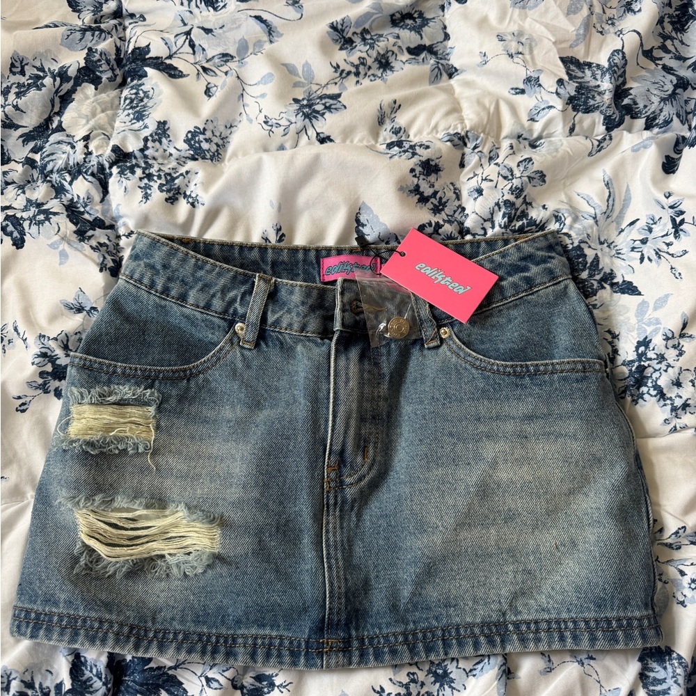 Edikted jean mini skirt- distressed (Brand new with tag) Never worn SIZE XS!!